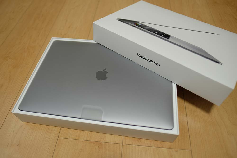 MacBook Pro 15インチ(2016)パッケージ