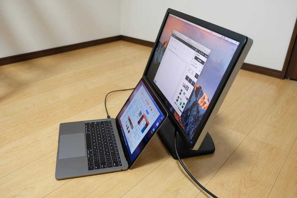 13インチMacBook Proと外部ディスプレイ2