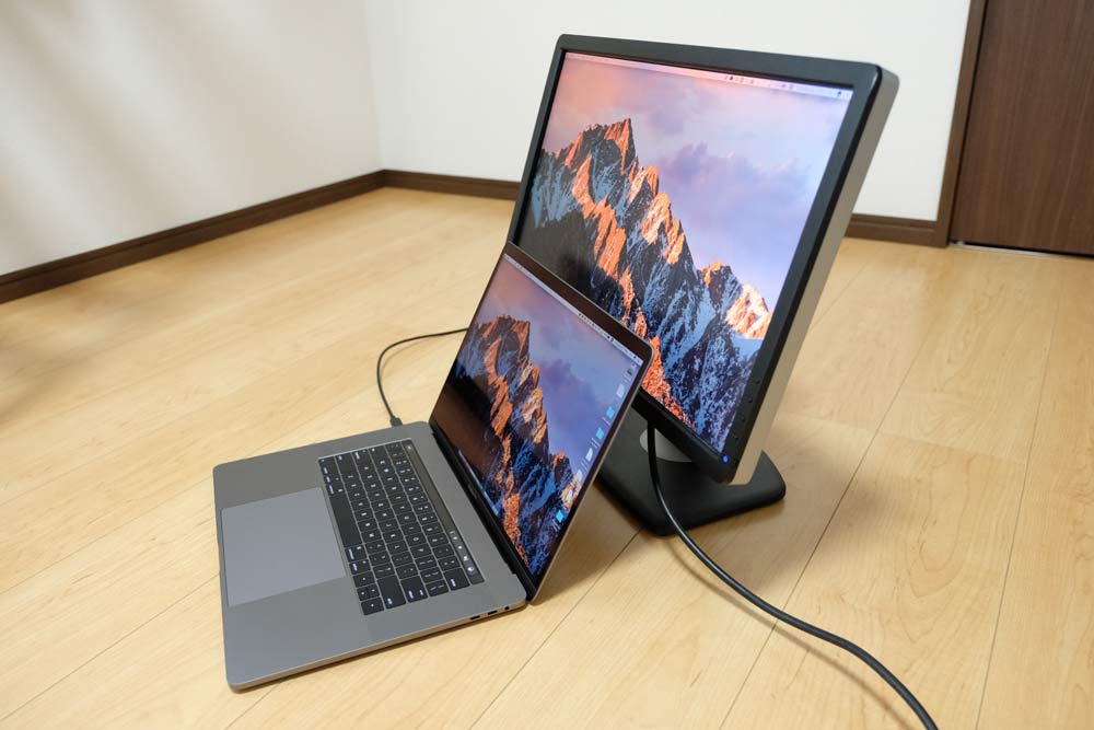 15インチMacBook Proと外部ディスプレイ2