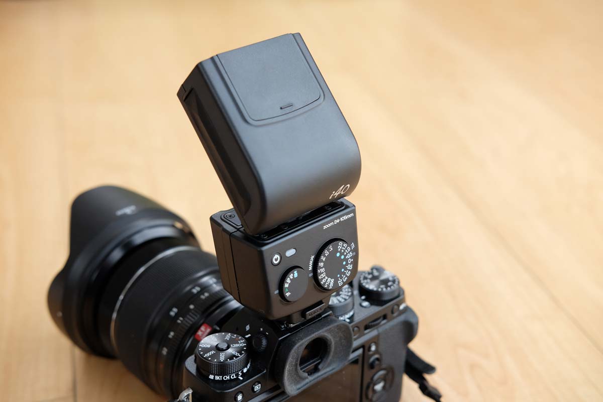 X-T2にNissin i40を取り付け(背後) X-T2にNissin i40を取り付け(背後)