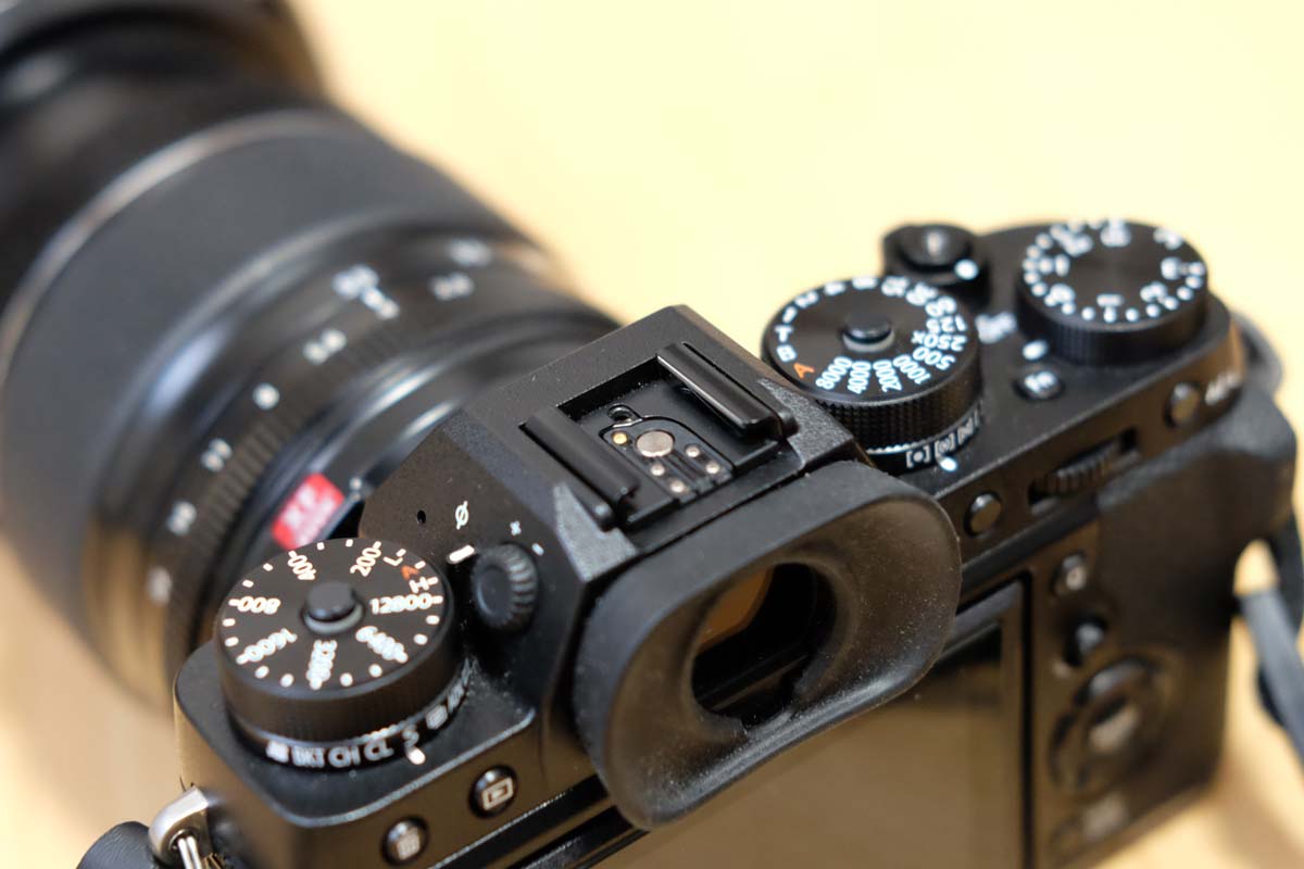 X-T2 ホットシューを取り外す X-T2 ホットシューを取り外す