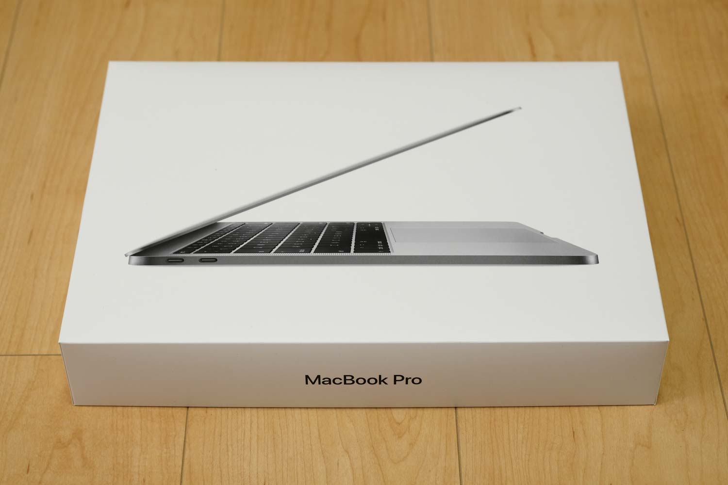 MacBook Pro 13インチ(2017)パッケージ