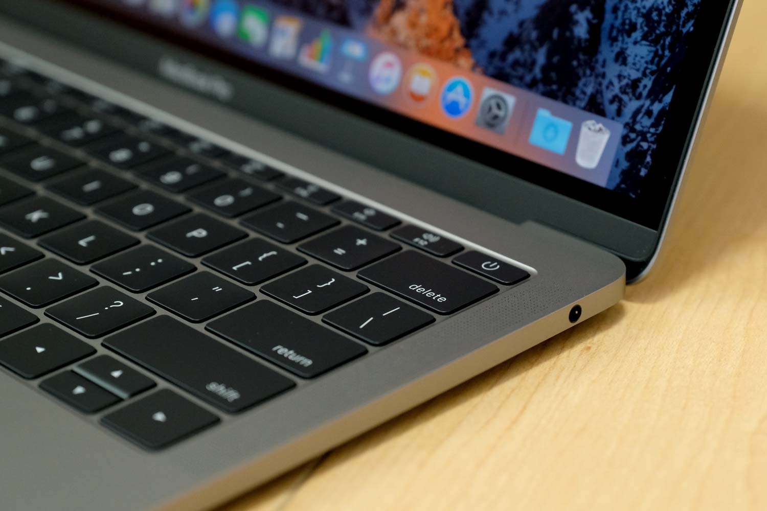 MacBook Pro 13インチ(2017)ヘッドフォンジャック