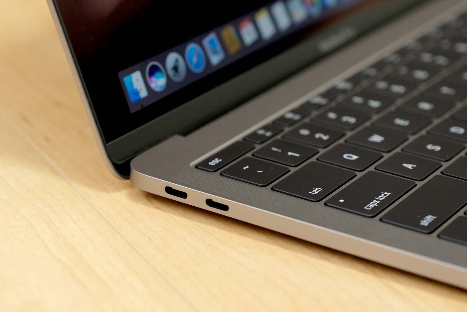 MacBook Pro 13インチ(2017)USB-Cポート
