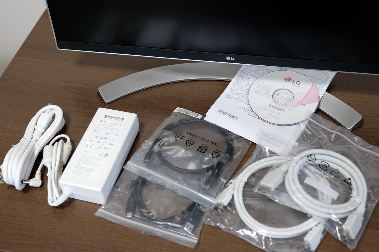 20171010170500j:plain LG 27UD88-W 付属品