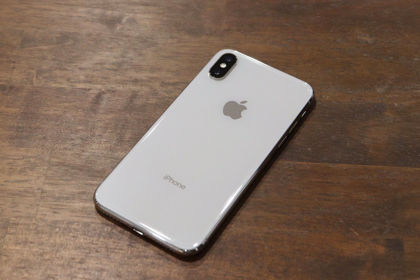 iPhone X 背面パネル