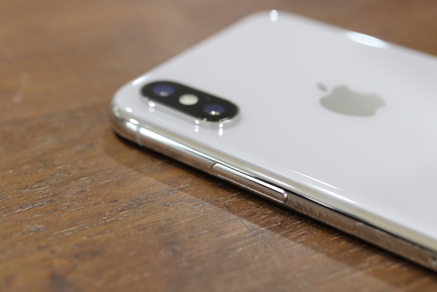 iPhone X スピーカーとLightningコネクタ