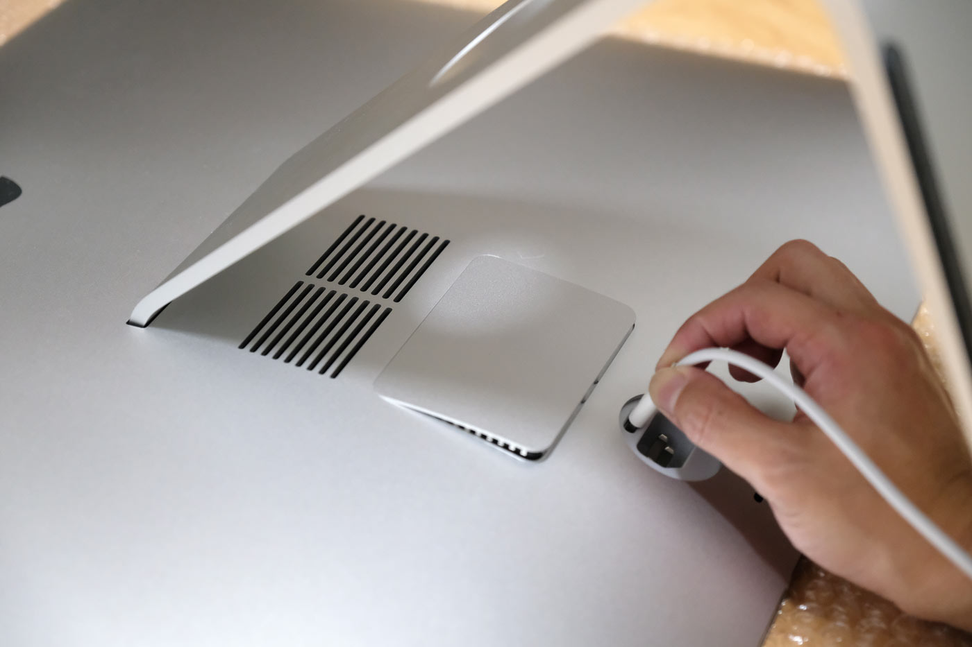 iMac 5K メモリソケットカバーの外し方