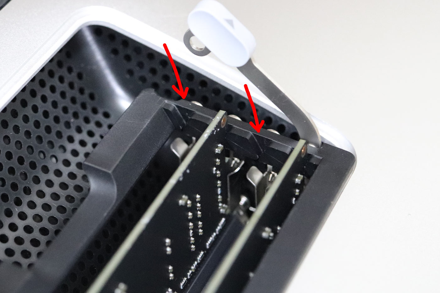 メモリを入れる場所 iMac 5K