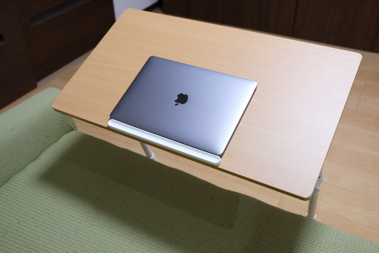 天板を斜めにしたMacBook Pro