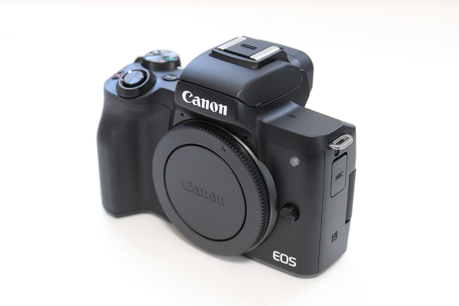 20180326011719j:plain EOS Kiss M 本体外観
