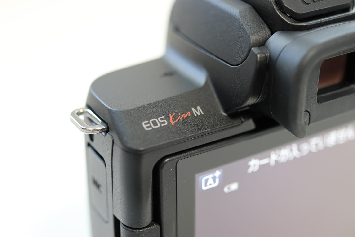 20180326012705j:plain EOS Kiss M 本体ロゴ