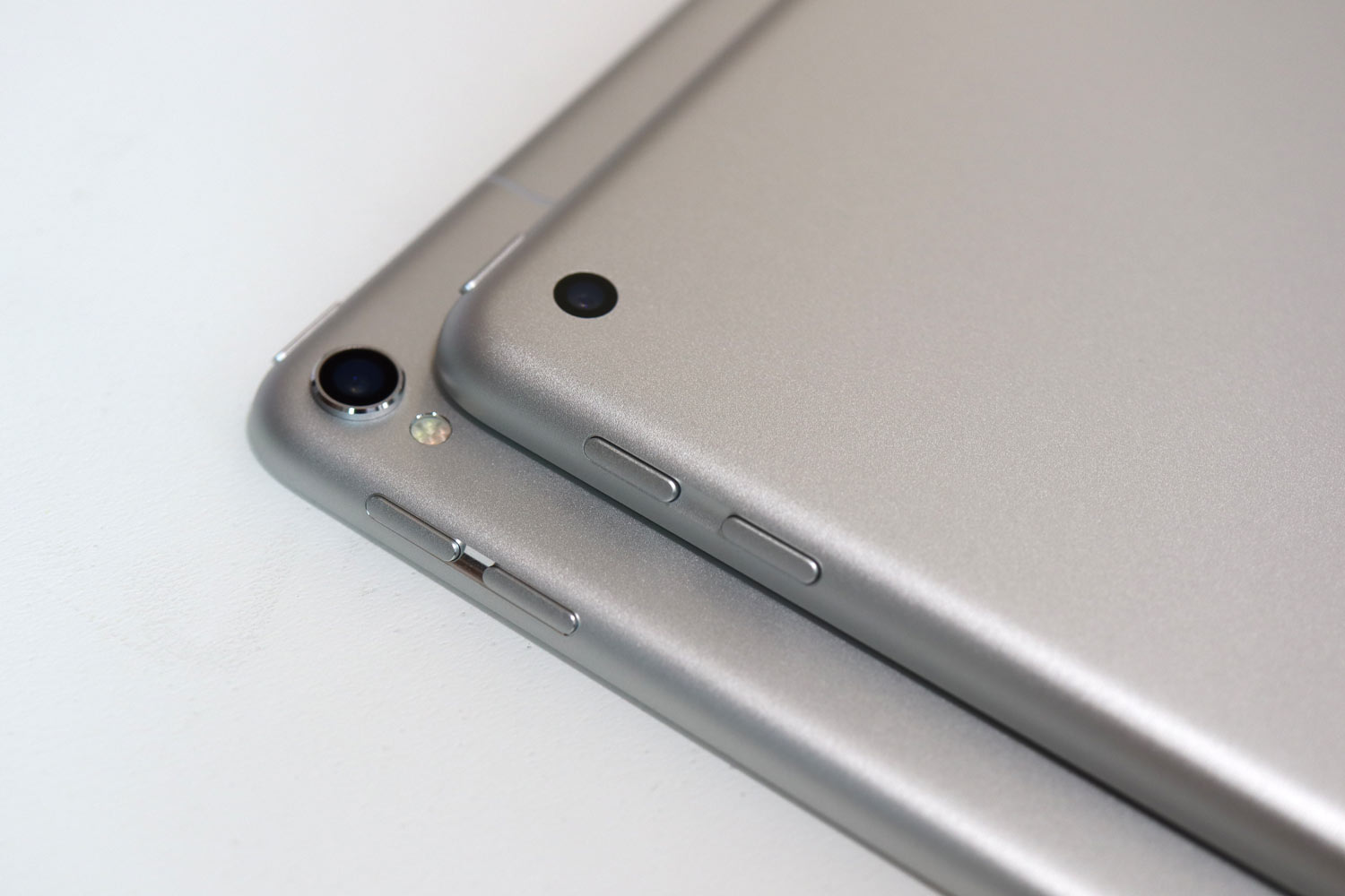 iPadとiPad Proのカメラレンズ