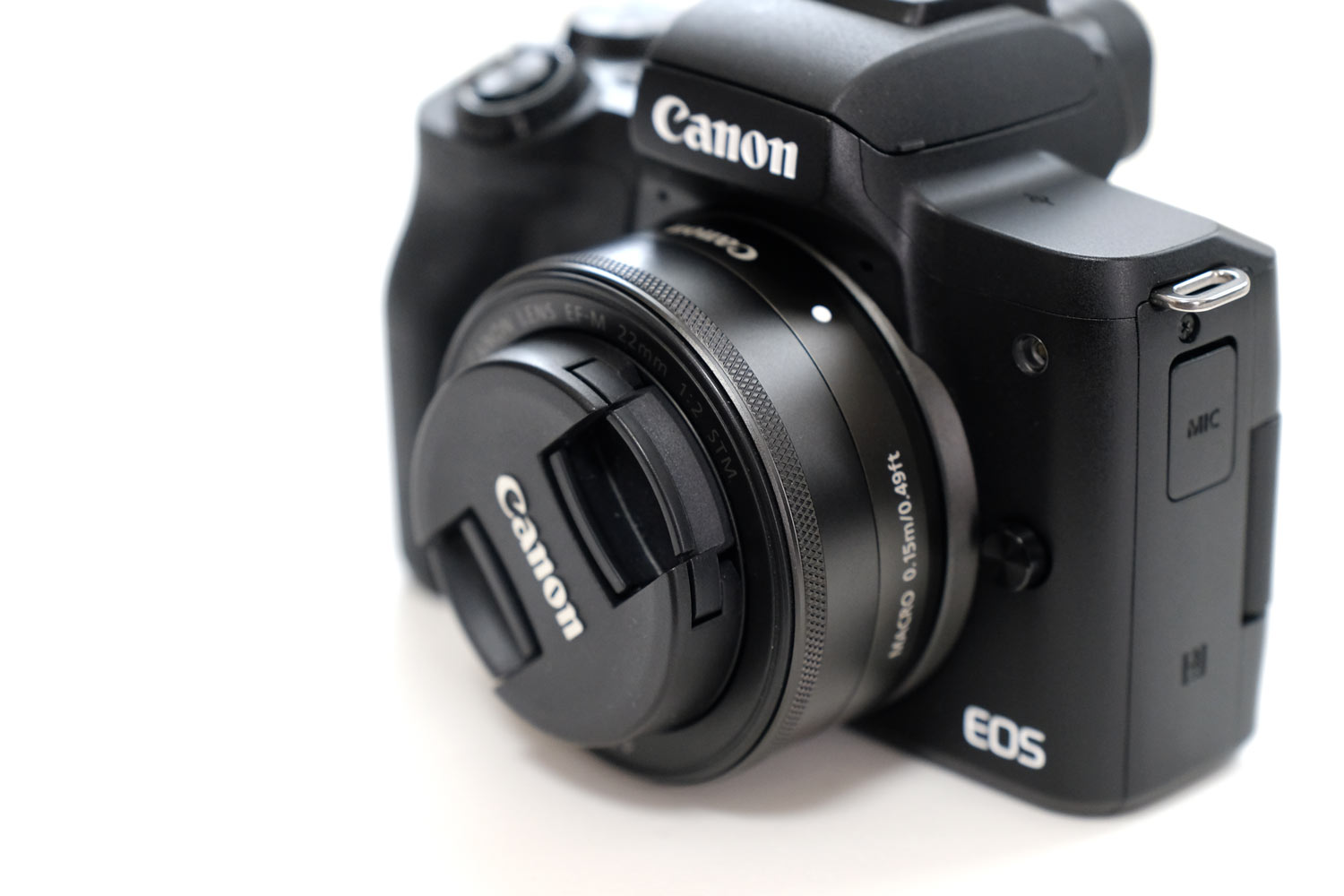 EF-M22mmF2とEOS Kiss M レンズキャップあり