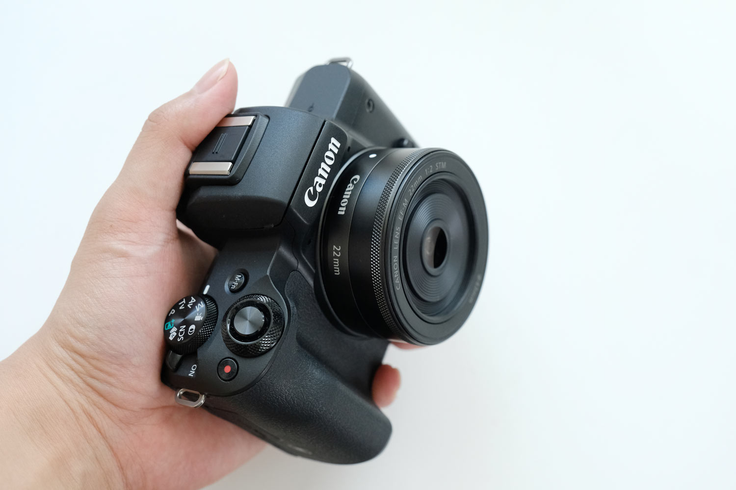 コンパクトサイズのEOS Kiss M