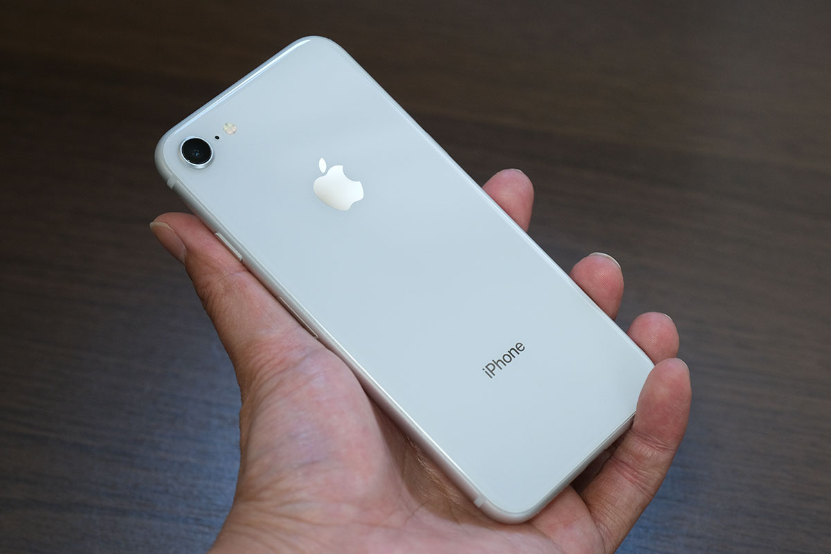 iPhone 8 ガラス筐体を採用