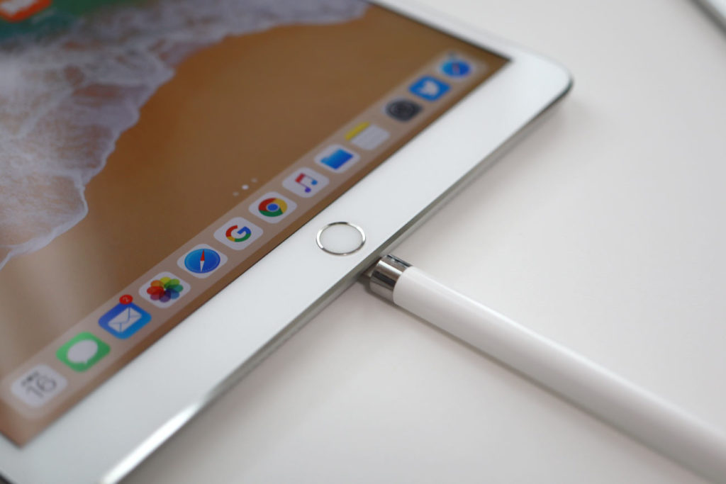 LightningポートでApple Pencilをペアリング