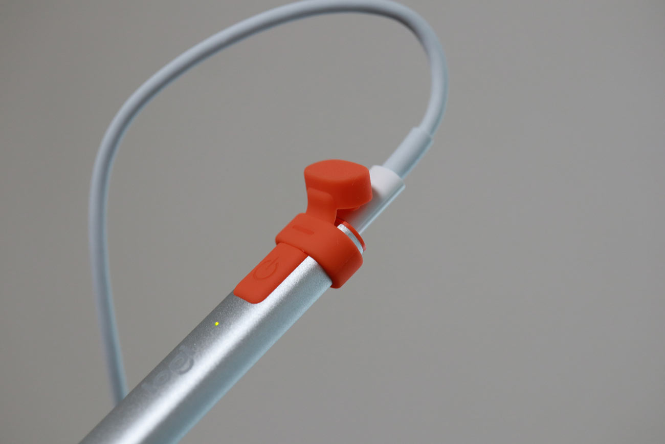 ロジクールクレヨンの充電接続方法