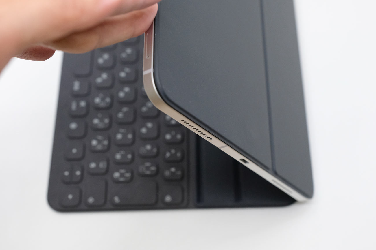 Smart Keyboard Folio 折りたたみ