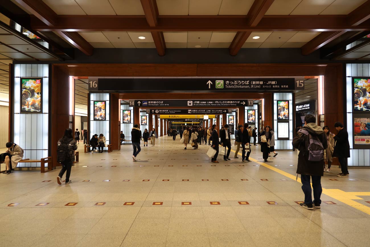 EOS RP + RF24-105mmF4L(金沢駅の中)