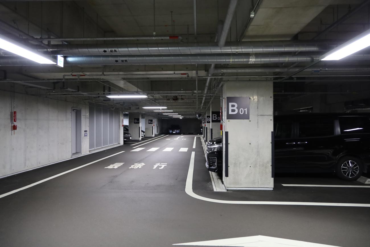 EOS RP + RF24-105mm(駐車場内)