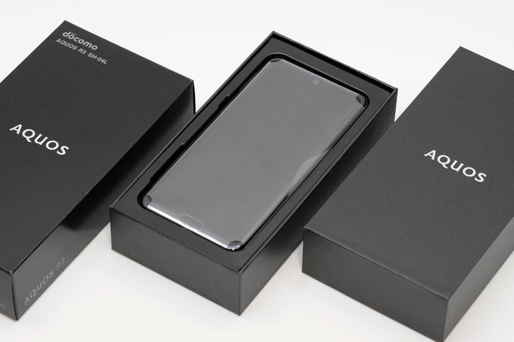 AQUOS R3（SH-04L）パッケージデザイン
