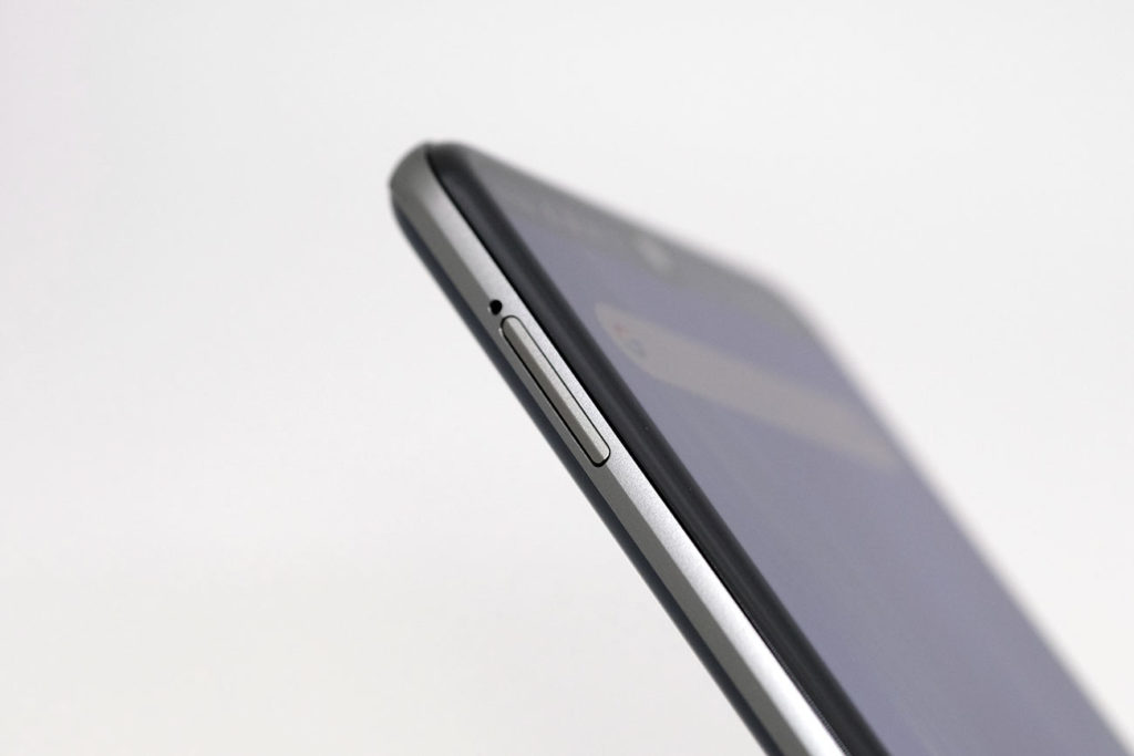 AQUOS R3 サイドフレームのデザイン