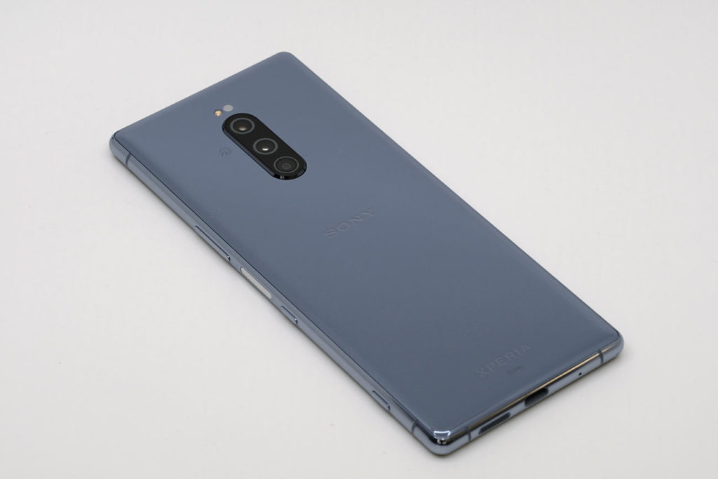 Xperia1の角張った背面デザイン