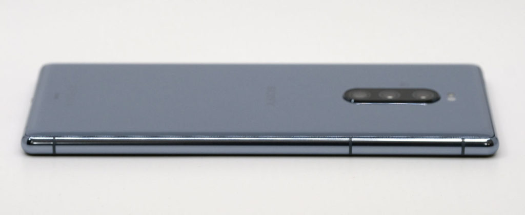 Xperia1 左サイドのデザイン
