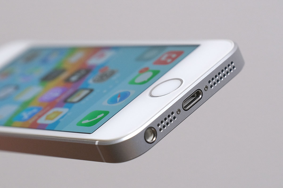 iPhone SE(第1世代)の充電ポート