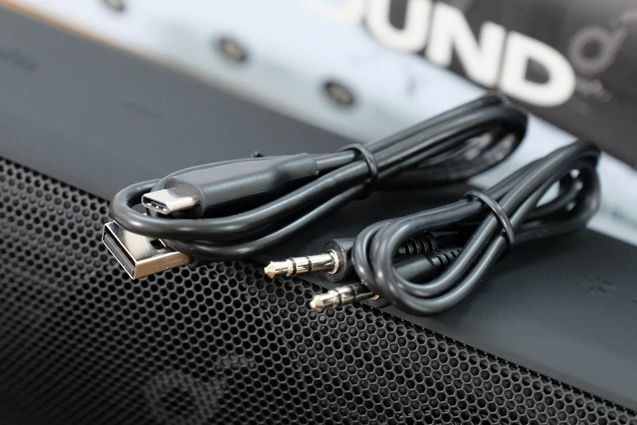 USB-Cケーブルとオーディオジャック