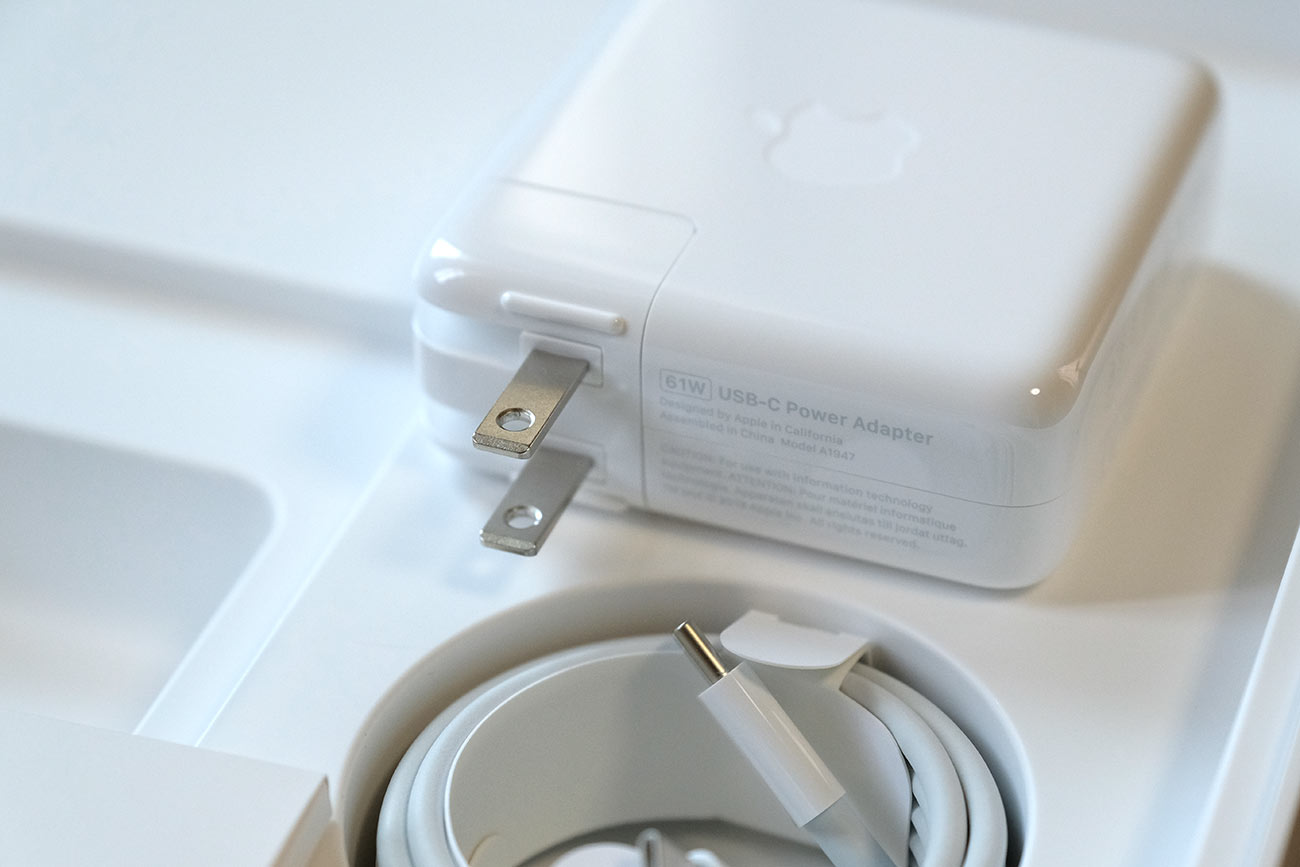 61Wの充電アダプタ