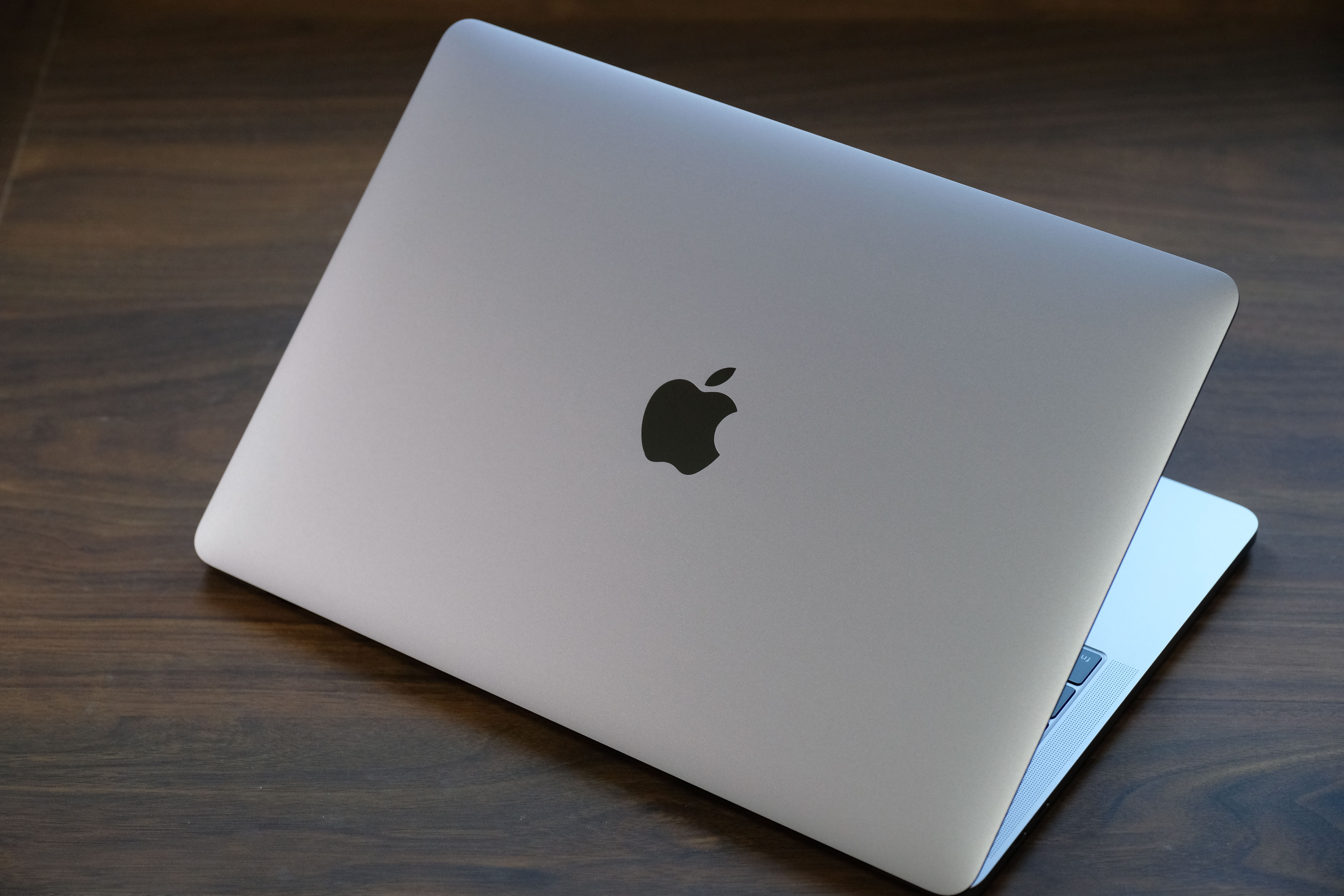 MacBook Pro 13インチ(2019)背面デザイン