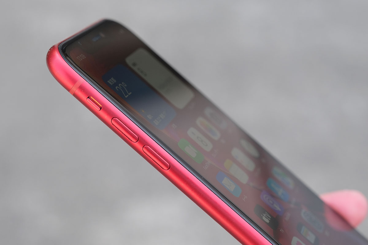 iPhone XR 筐体左側