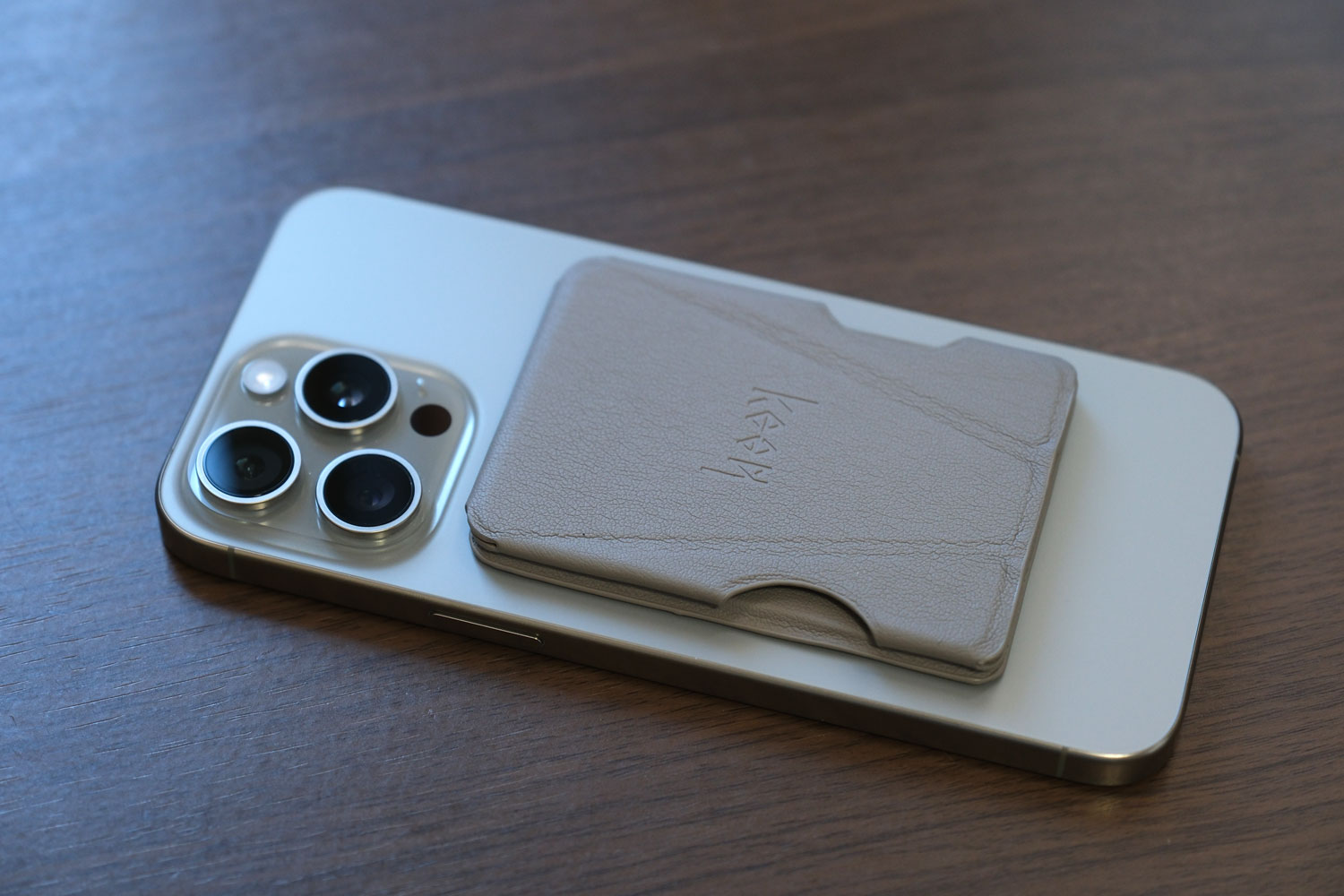 beak mag + iPhone 15 Pro Max