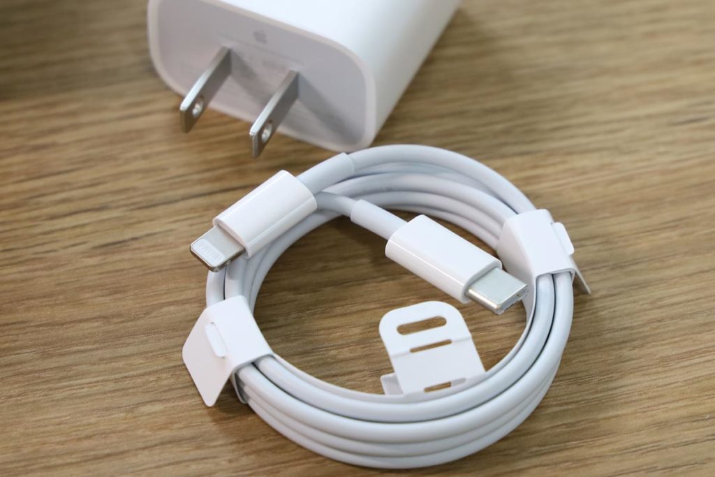 USB-C - Lightningケーブル