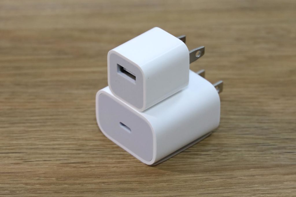 5Wと18Wの充電アダプタ