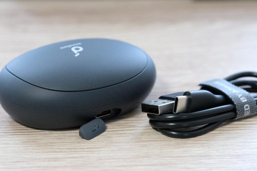 充電はUSB-Cポートに対応