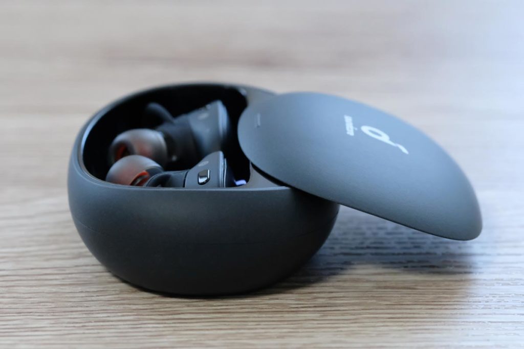 Soundcore Liberty 2 Proのスライド式の蓋