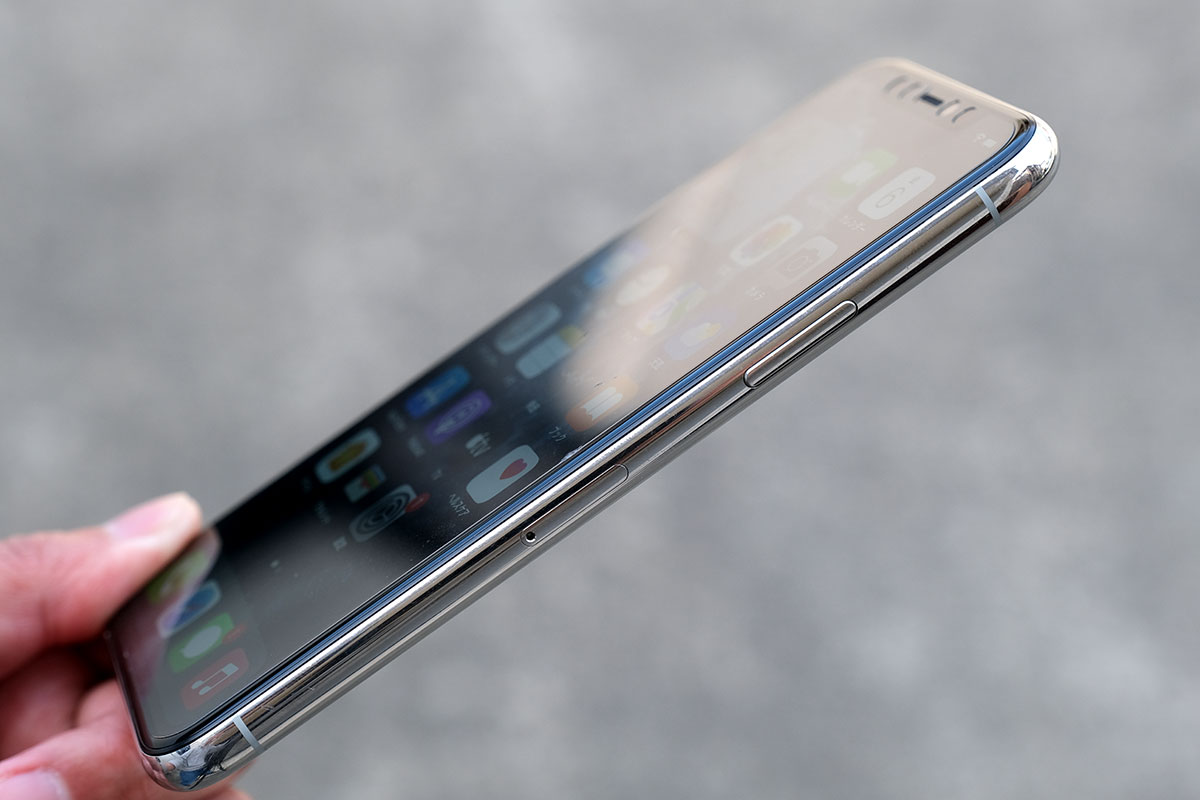iPhone 11 Proのサイドボタン