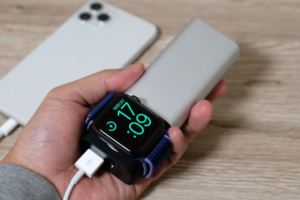 Apple Watchを充電する