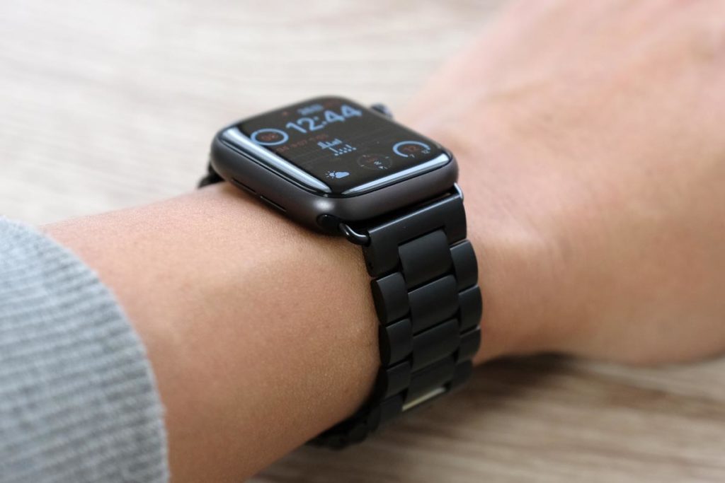 ブラックステンレスバンドのApple Watch