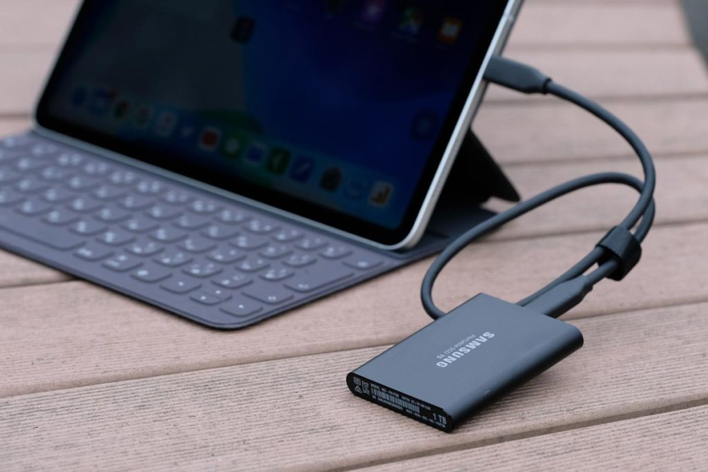 Samsung Portable T5とiPad Pro