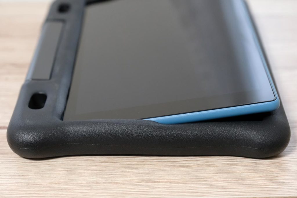 Fireタブレットをケースに取り付け