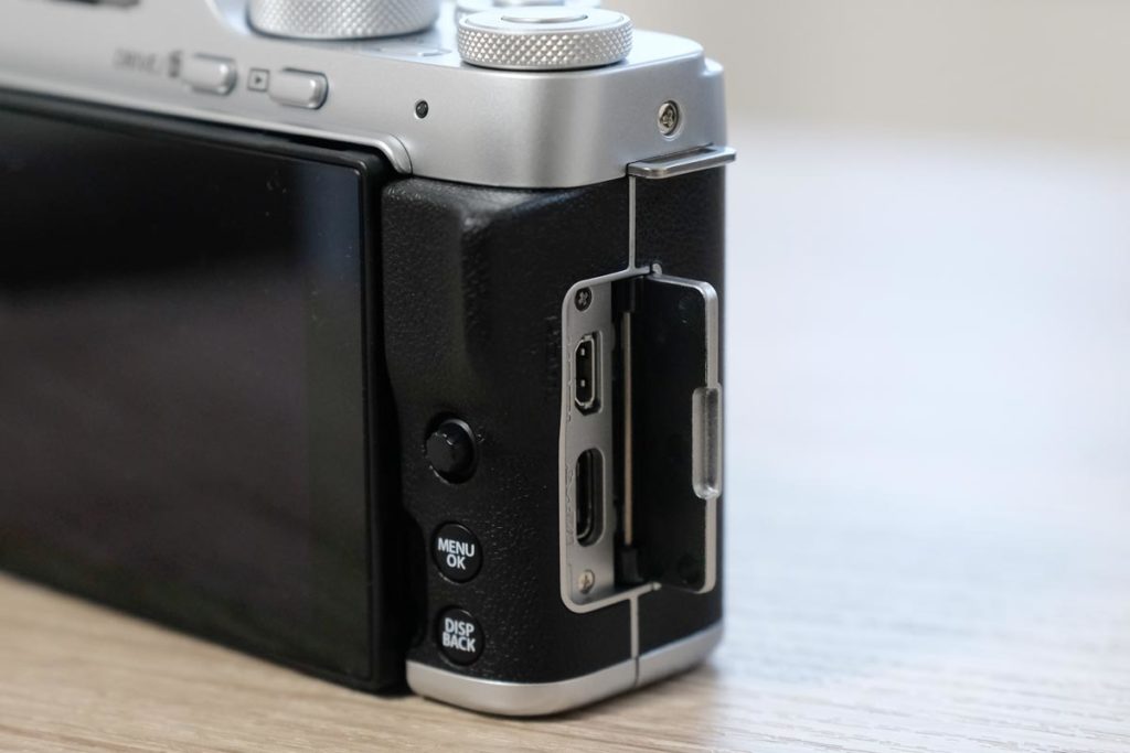 X-A7はUSB-Cポートに対応