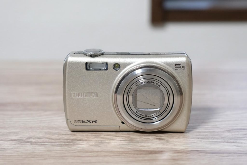 FUJIFILM FinePix F200EXR