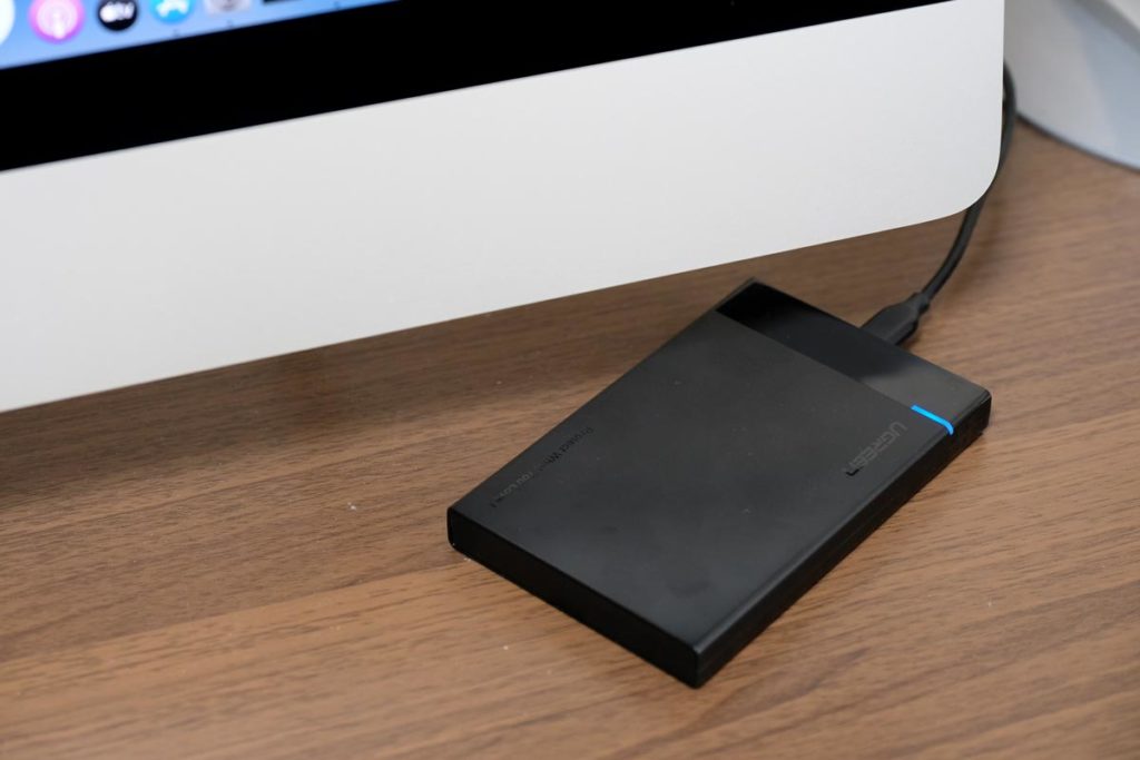 MacとSSDを接続した状態