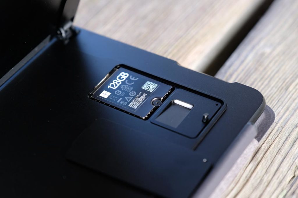 取り外し可能なSSDストレージ