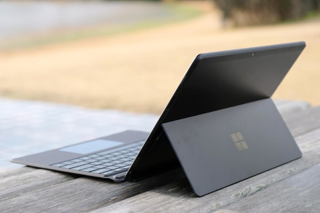 Surface Pro Xを後ろからのスタイル