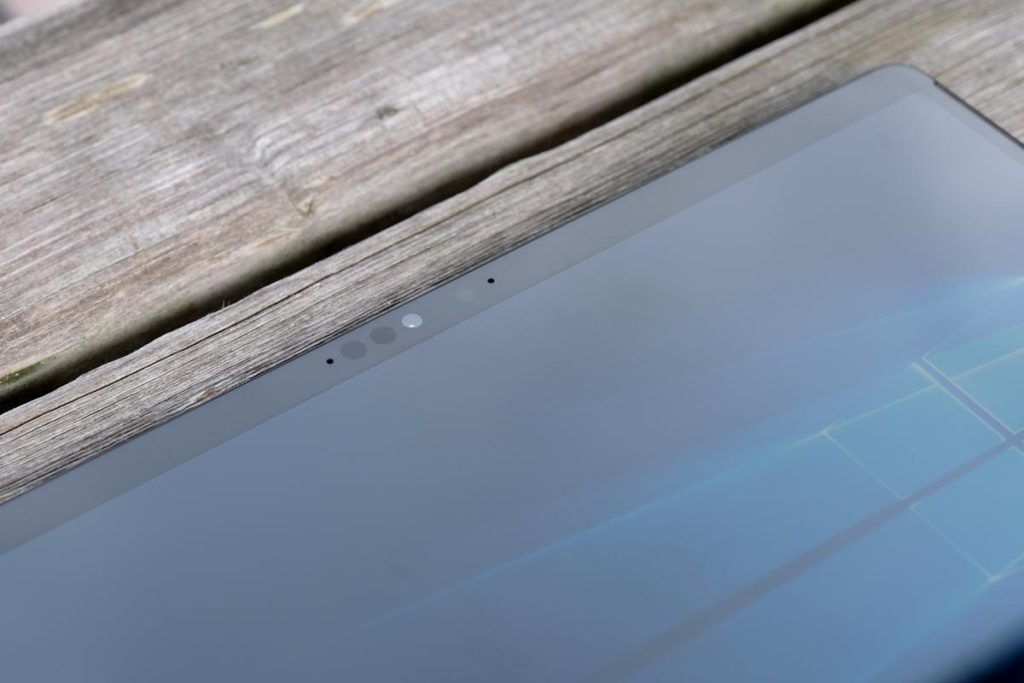 顔認証のWindows Helloに対応